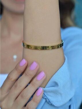 Gold Tone Bangle Bracelet Love Design Stainless Steel Non-Tarnish Jewelry
